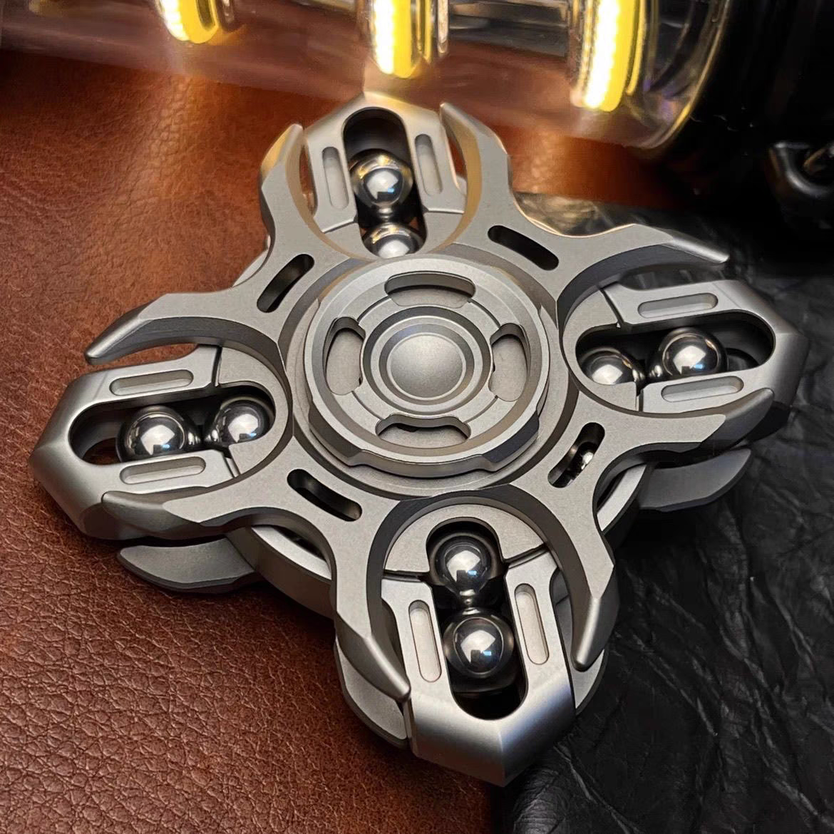 Oracle (Main body: Stainless steel and titanium alloy)
