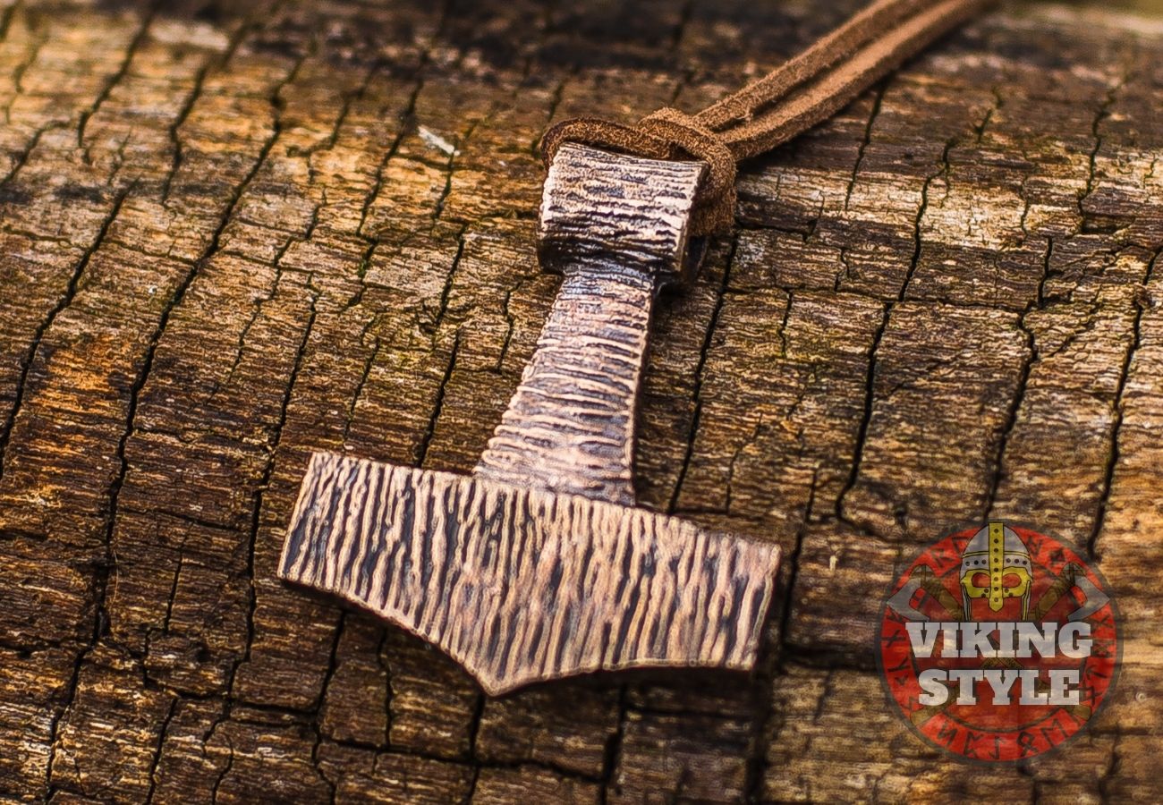 Mjölnir Pendant - Stripe, Bronze