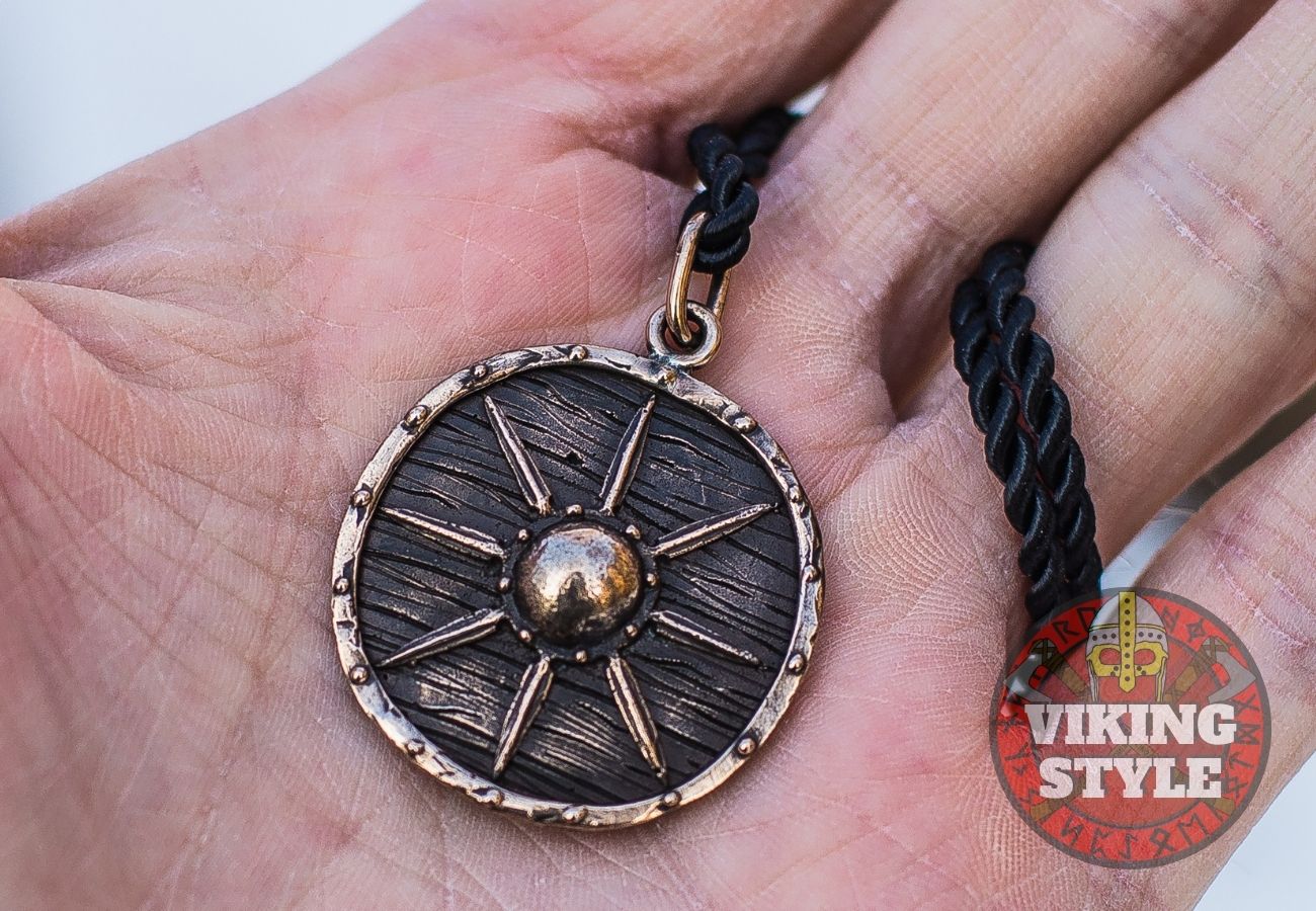 Viking Shield Pendant - Star, Bronze