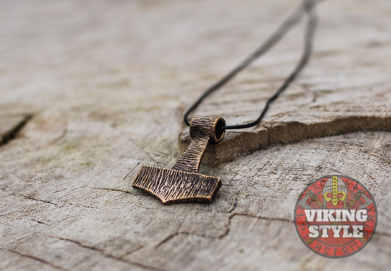 Mjölnir Pendant - Stripe, Bronze