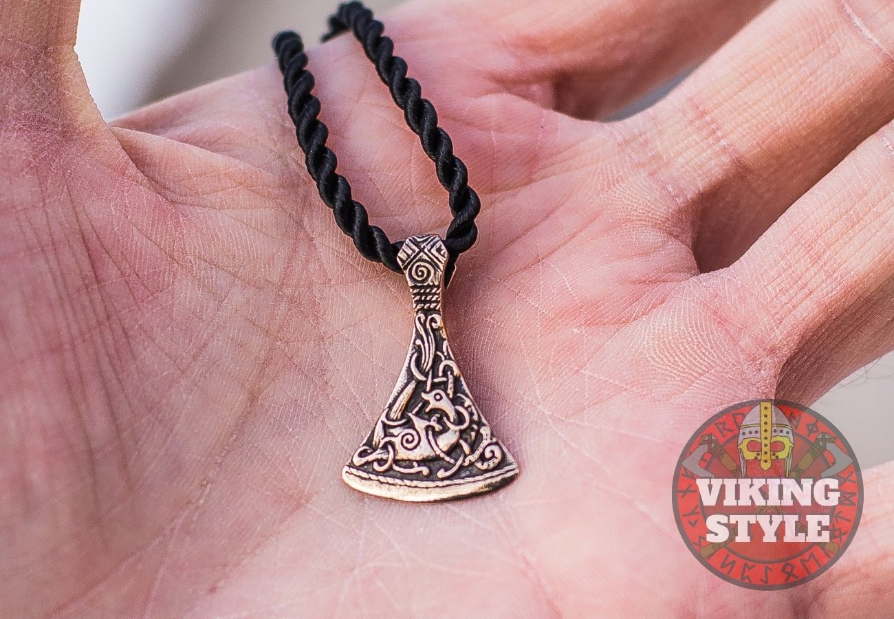Viking Axe Head Pendant - Mammen, Bronze