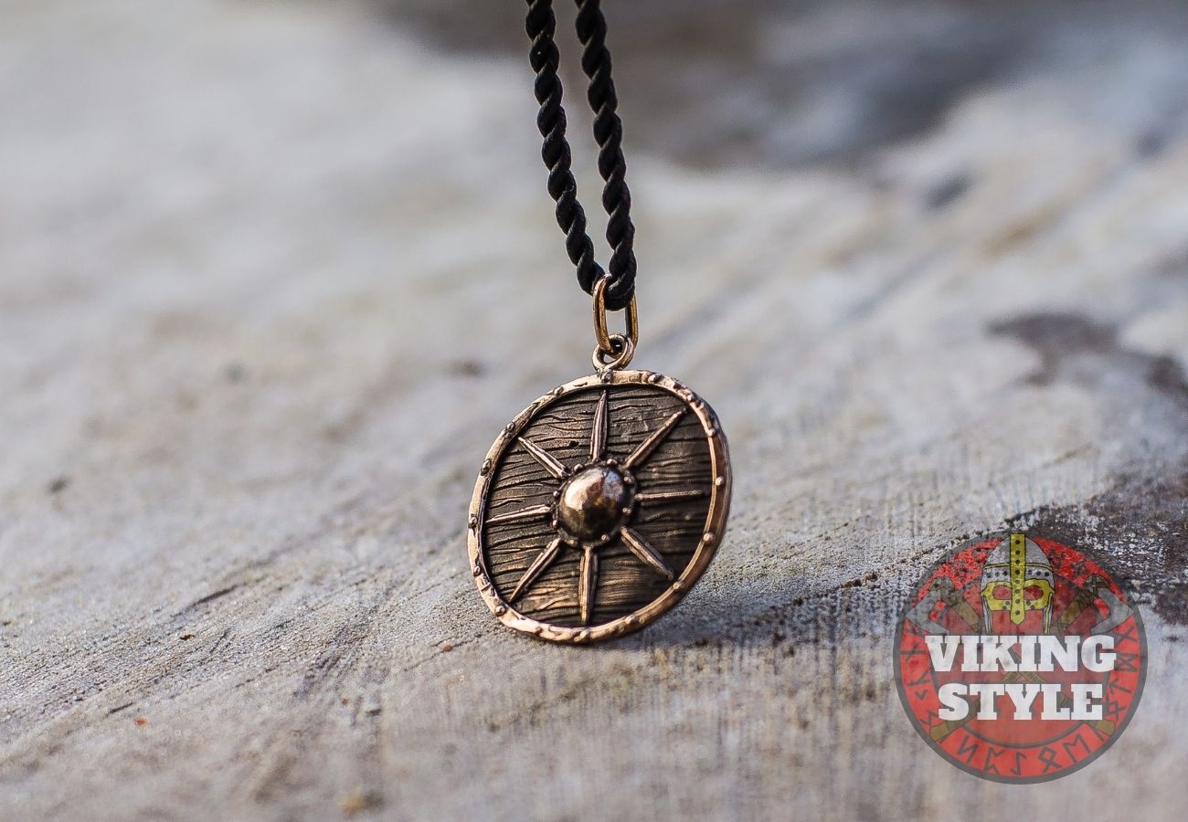 Viking Shield Pendant - Star, Bronze