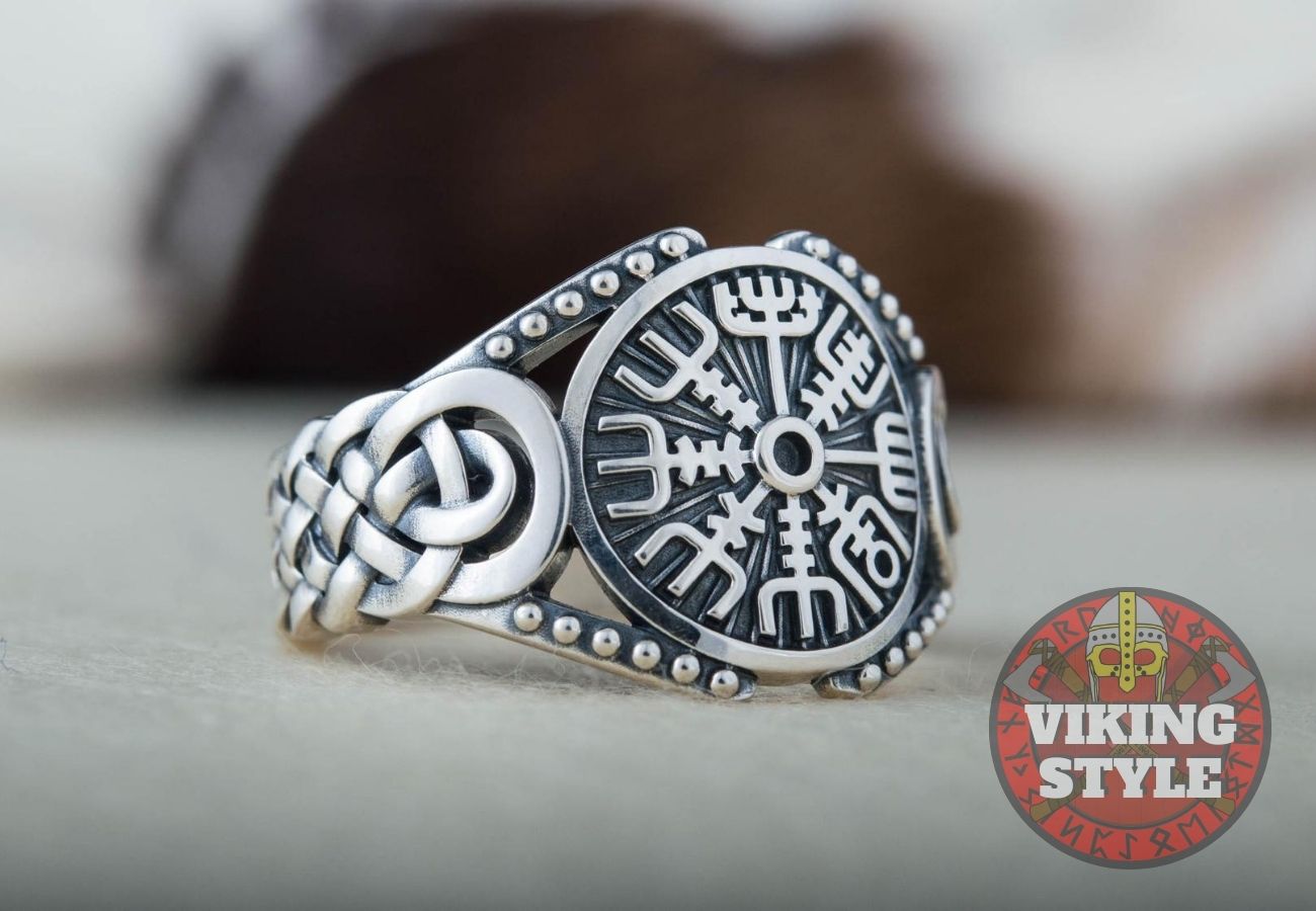 Vegvísir Ring - Endless Knot, 925 Silver