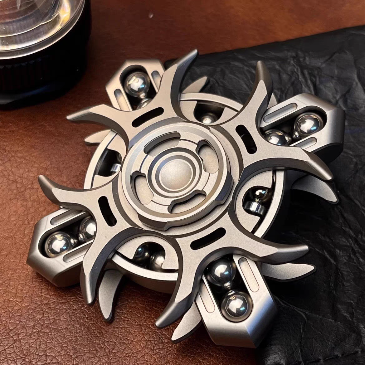 Oracle (Main body: Stainless steel and titanium alloy)