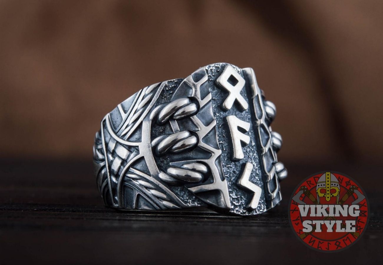 Runic Ring - 925 Silver
