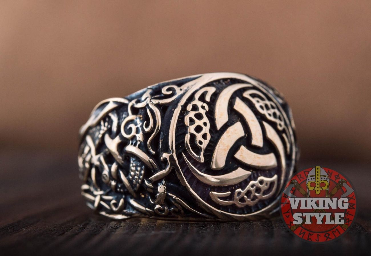 Tri-Horn Ring - Mammen, Bronze