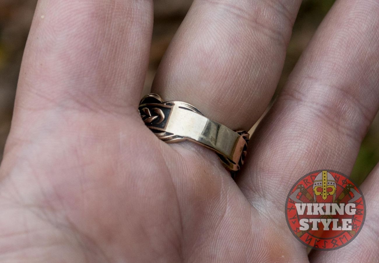 Endless Knot Ring - Bronze
