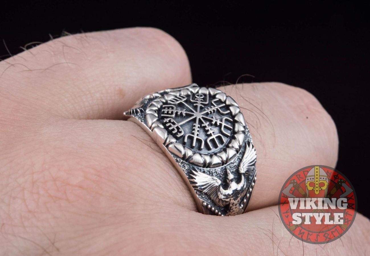 Vegvísir Ring - Corvus, 925 Silver