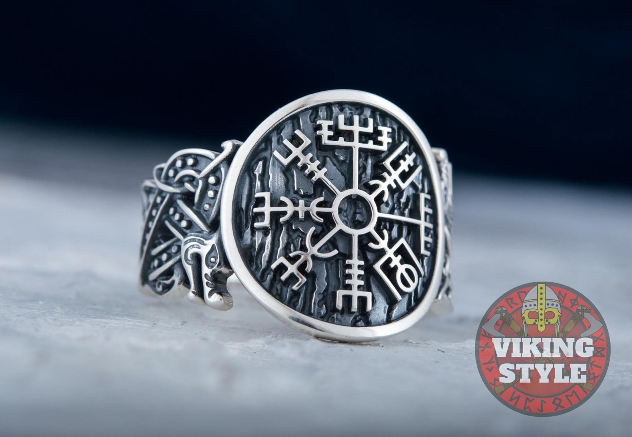 Vegvísir Ring - Wolf, 925 Silver