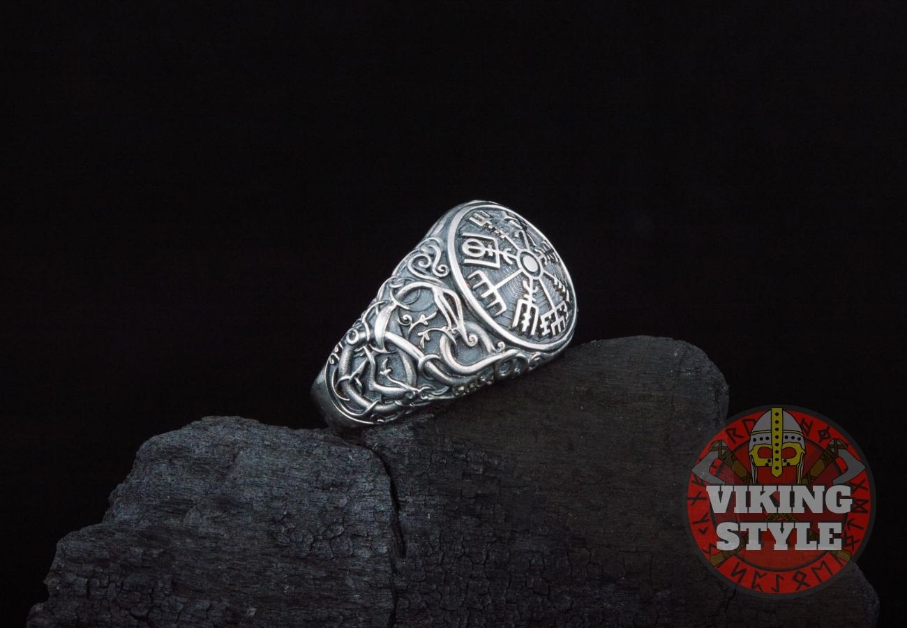 Vegvísir Ring - Urnes, 925 Silver