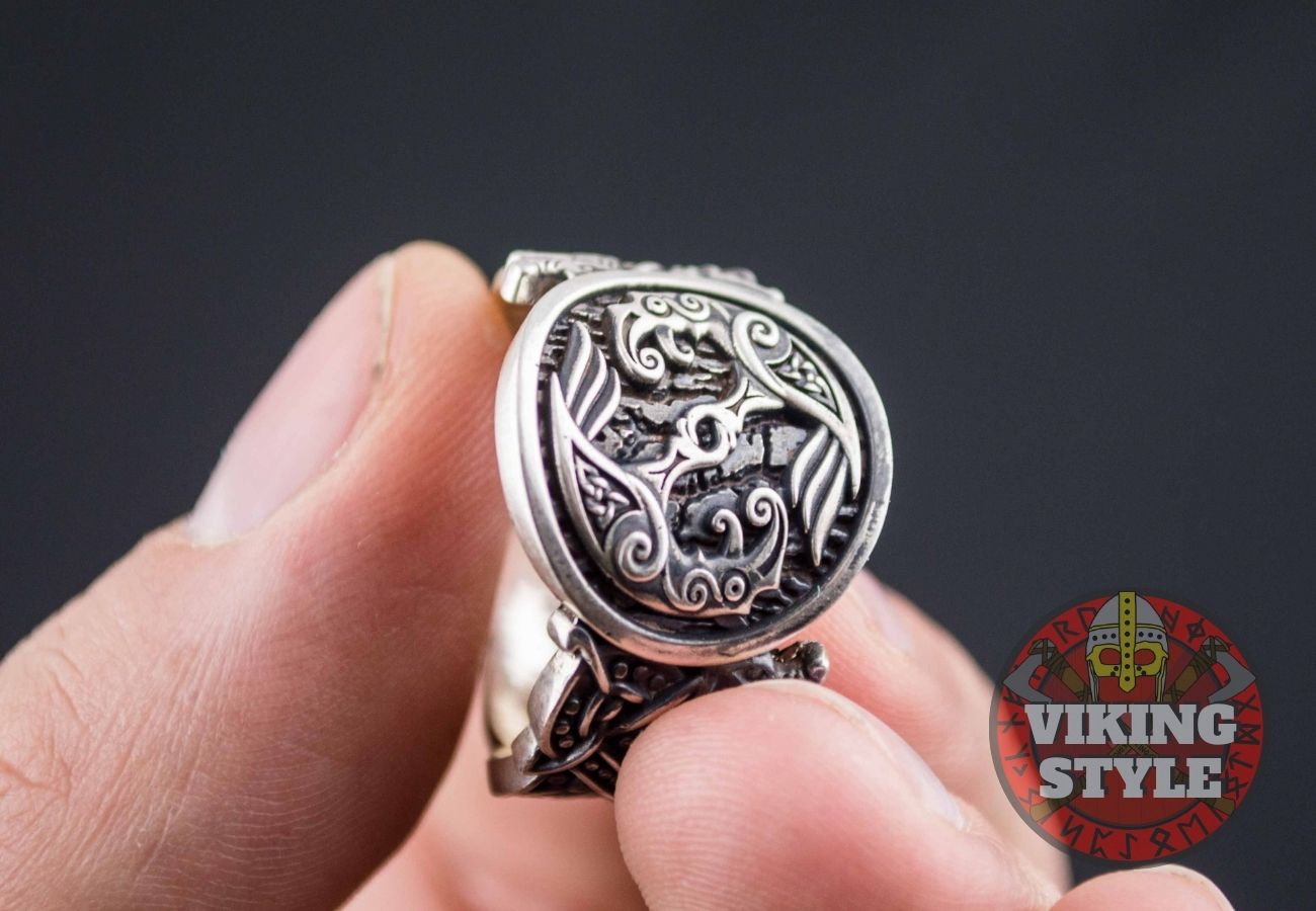 Huginn & Muninn Ring - Wolf, 925 Silver