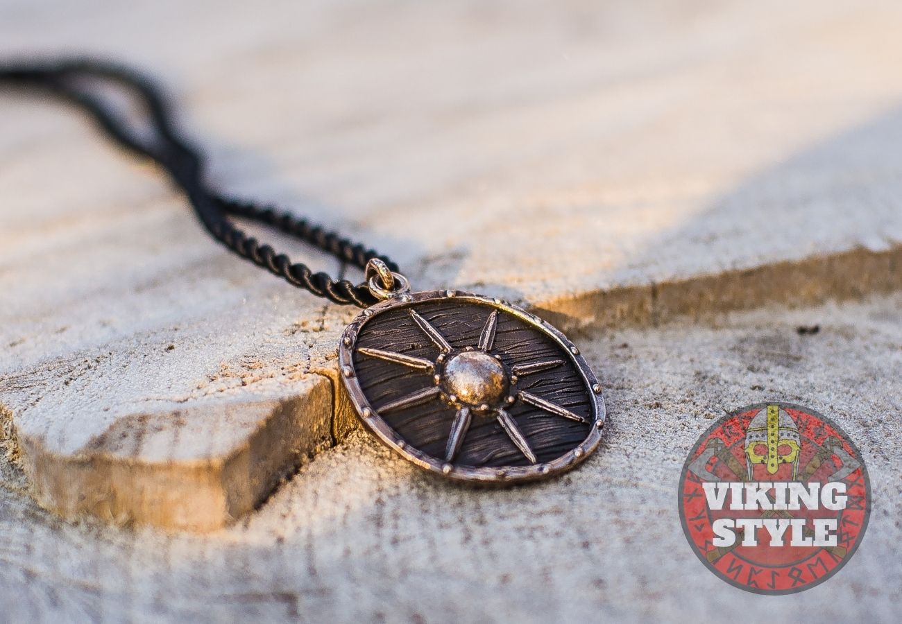Viking Shield Pendant - Star, Bronze