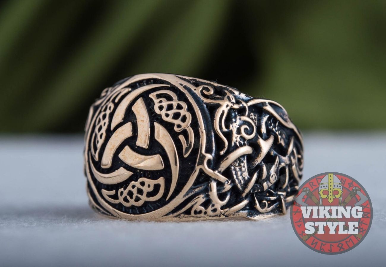 Tri-Horn Ring - Mammen, Bronze