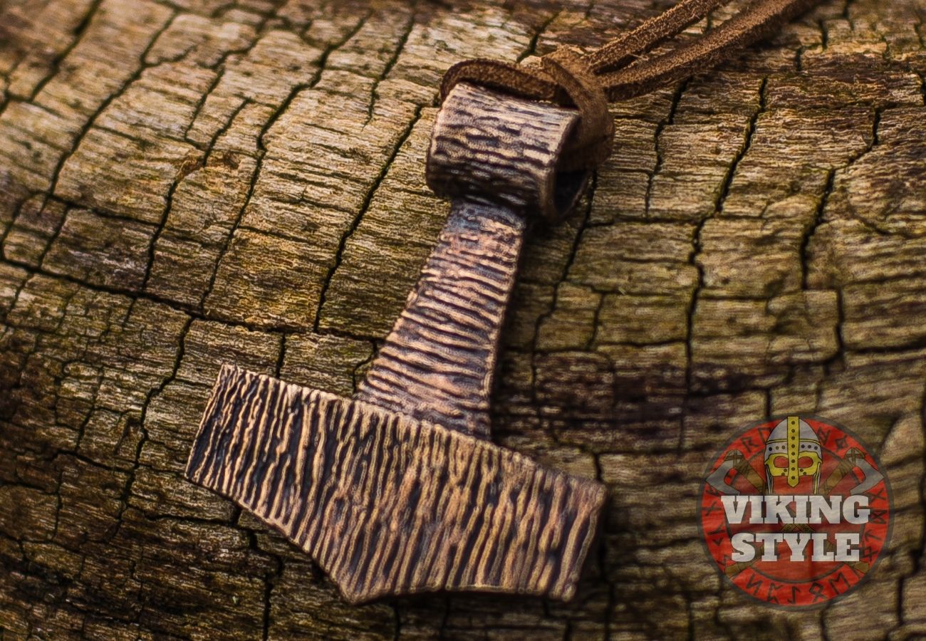 Mjölnir Pendant - Stripe, Bronze